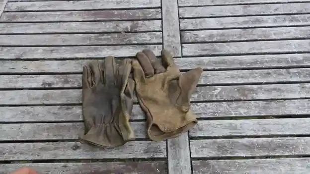 What happens if welding gloves are too big