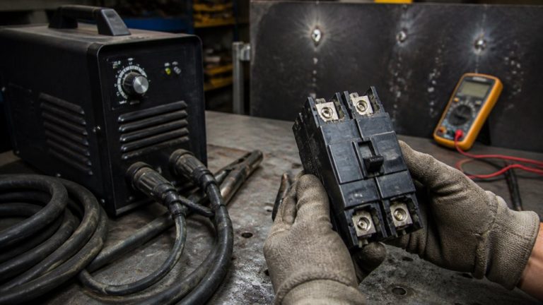 breaker size for 220v welder
