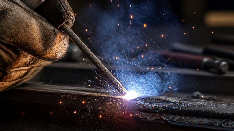 maintain consistent electrode arc length